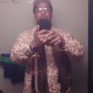 Meet your Posher, Dennis